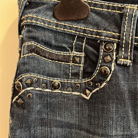 NWOT Ariat Ruby mid rise dark blue denim flare jeans with pocket embellishments - Picture 4 of 12